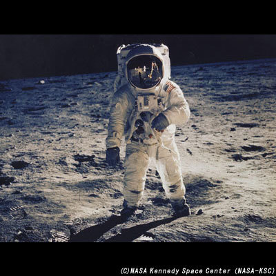 アポロ11号で月に着陸したバズ・オルドリン.jpg
