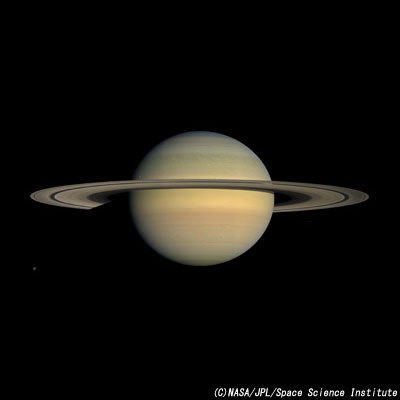 巨大な環を持つ土星.jpg